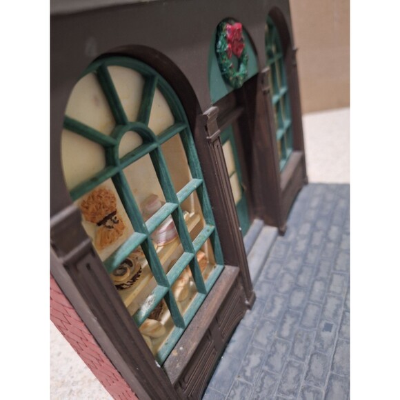 Hudson Pewter Villagers #5237 Bakery - Picture 3 of 3